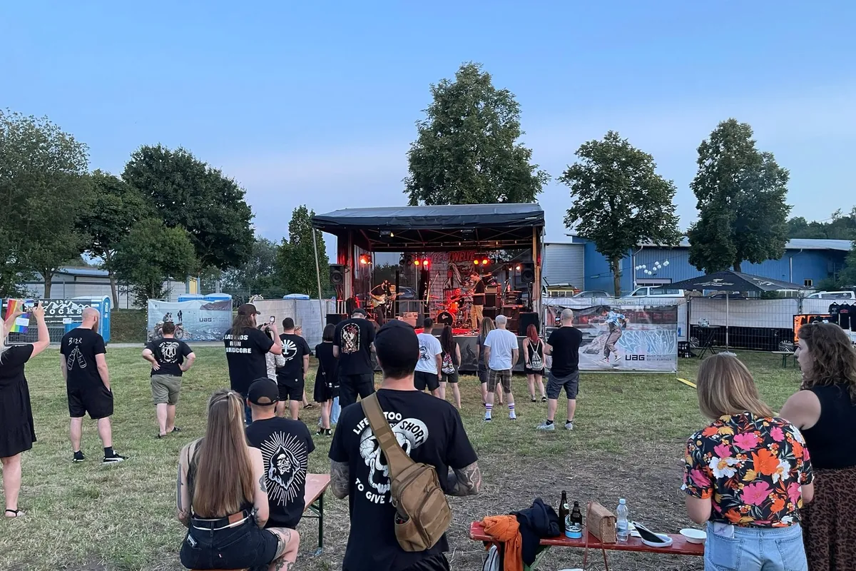 Publikum vor der Bühne beim Skateclub Birthday Contest 2024 in Burgau